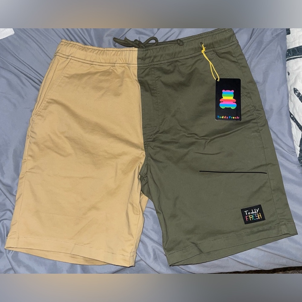 Teddy fresh headstock two tone shorts